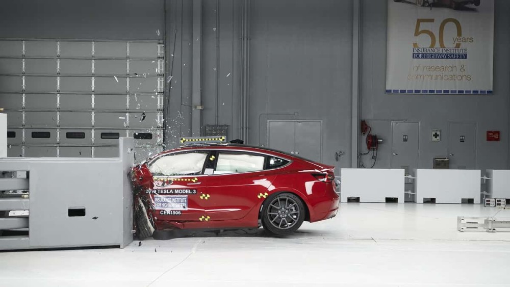 Model 3获美国高速公路安全保险协会“最高安全评级”