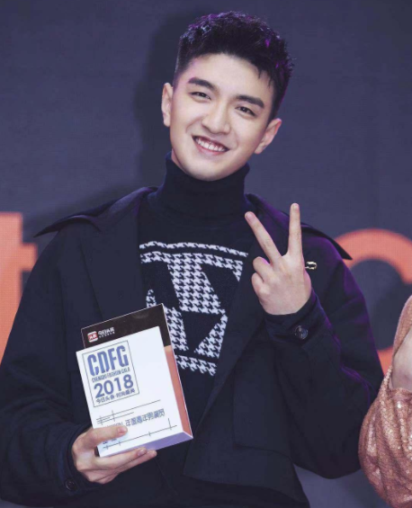 捧红赵丽颖黄晓明的黄斌,新签四名演员,张翰吴亦凡即将翻身?