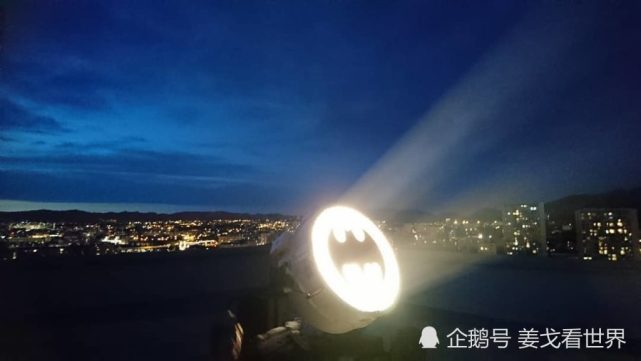 蝙蝠侠80周年纪念日,dc选中12座城市点亮召唤蝙蝠侠信号灯