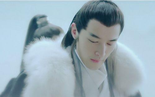 胡歌|胡歌新剧未播，女主已备受吐槽，40多岁中年大妈出演未婚少女闹哪样？