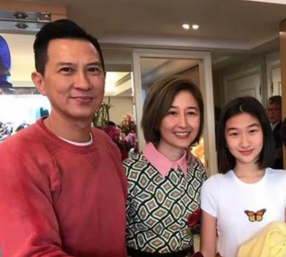 有一种"神颜"叫张家辉女儿,遗传爸妈好基因,成"最美星二代"