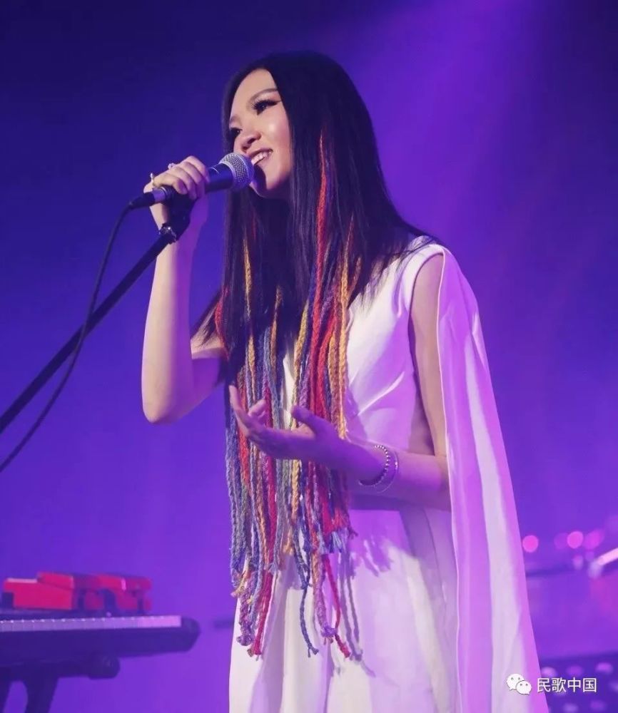 她是"不知名"的知名歌手,歌声感动无数人,韩红自称是她的歌迷