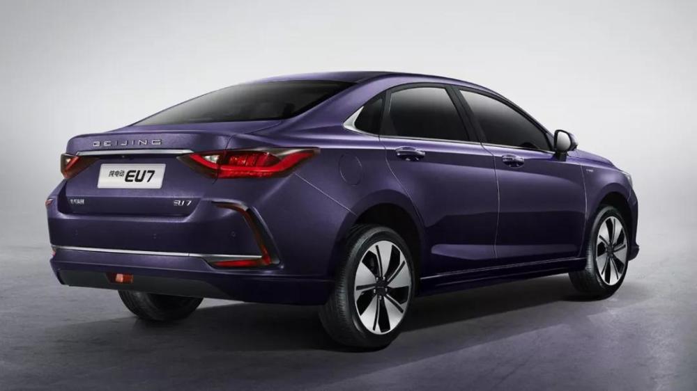 北汽新能源eu7上市,补贴后售价15.99万元起