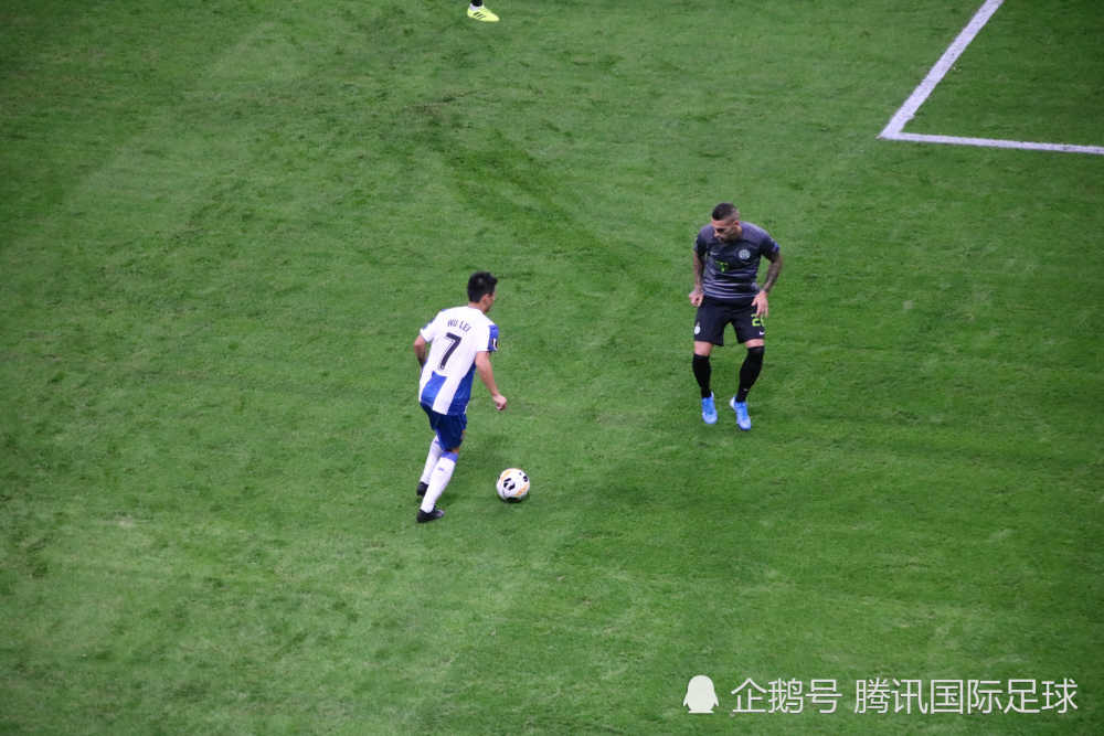 直击-武磊欧战首秀到底有多拼?跑位停不住 西
