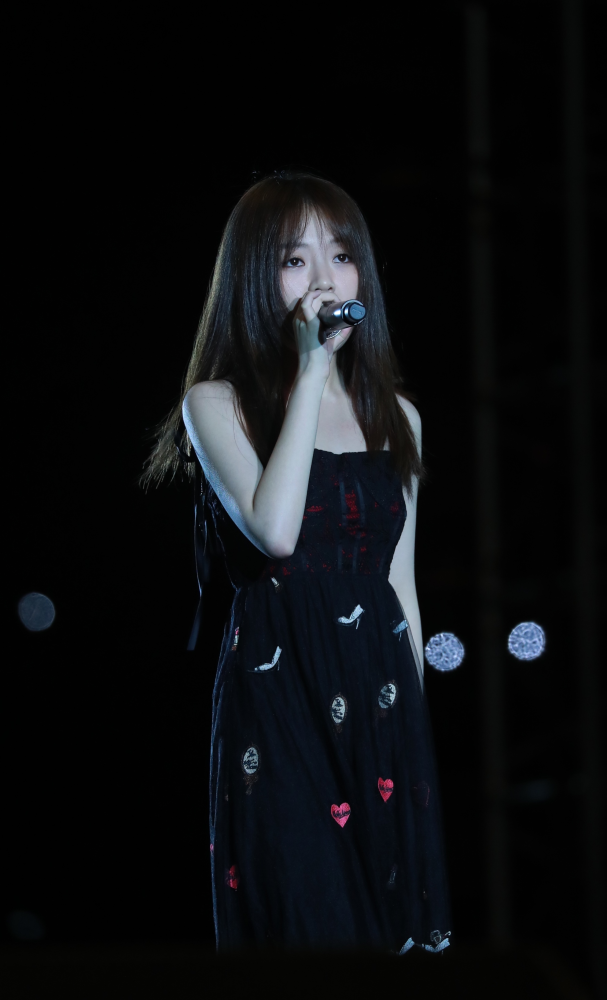 人气女歌手于果最新单曲《你最初的》首发:引燃青春最初的热情