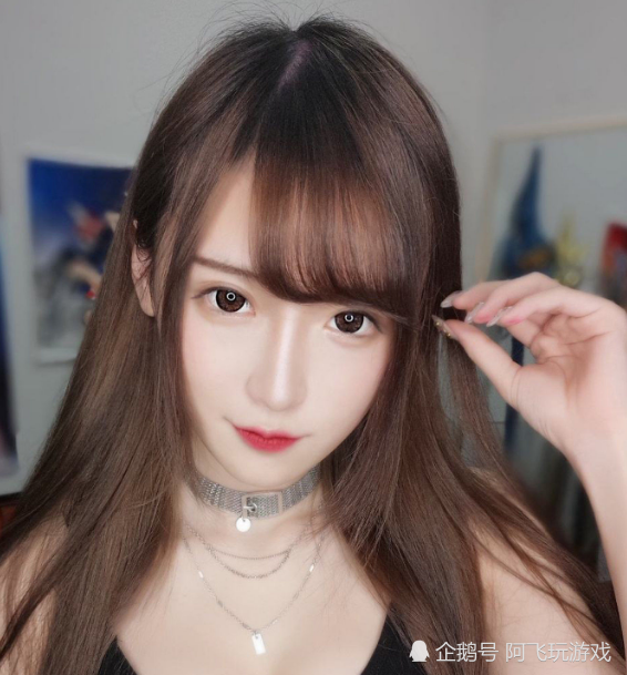 腐团儿曾经出了一款岛风cos比原画都好看叉腰动作让人心动