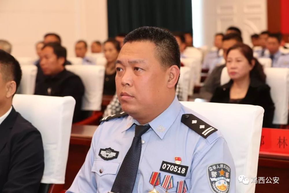 匠心打造精品讴歌时代英雄以我局民警朱振龙为原型创作的电影我是警察