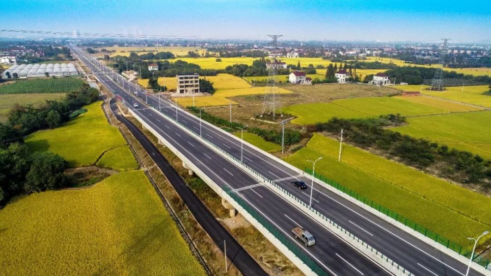 疏港公路串起长兴公铁水多式联运