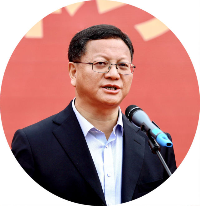 沣东新城管委会主任柳政,陕西保利房地产开发有限公司总经理范炜致辞.