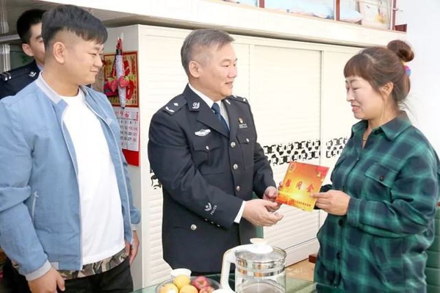 公安部办公厅副巡视员宋军到延边开展战时慰问活动