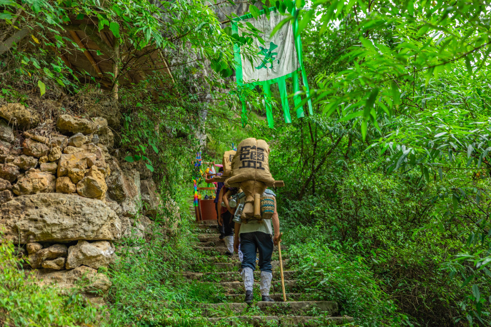 恩施地心谷有一古道,与五千年中华文明同生,称为历史的高速公路
