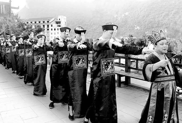 愚弄人的湘西赶尸