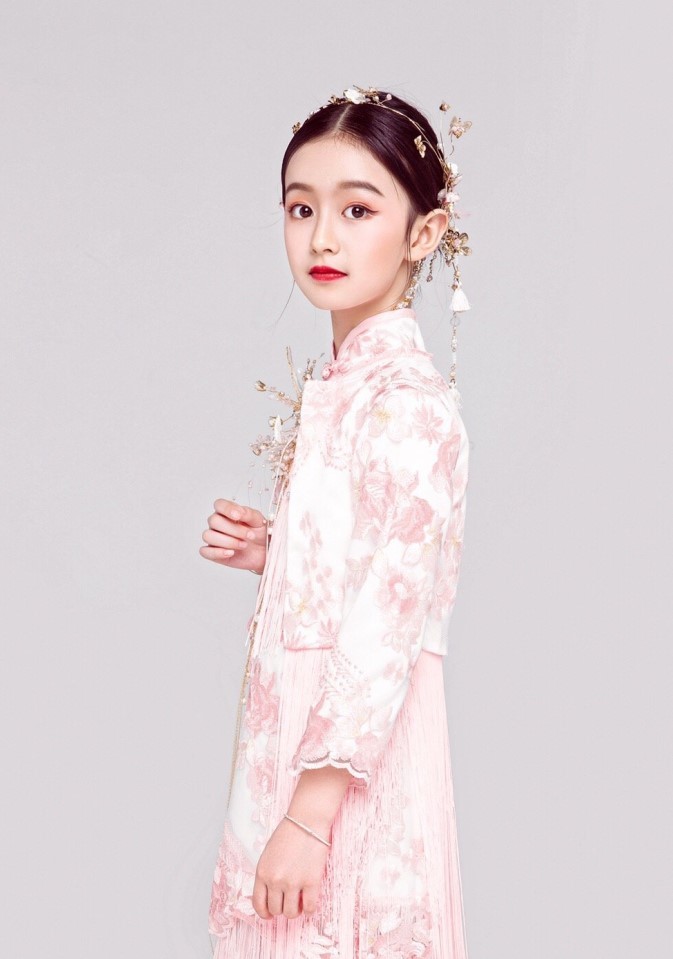 中国最美童星裴佳欣图片