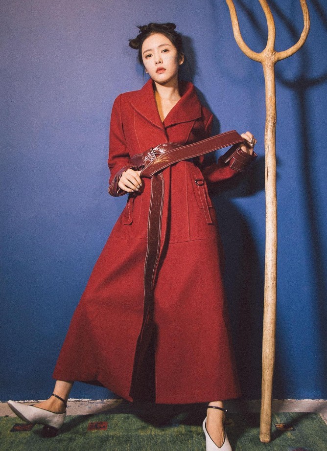 她是《匆匆那年》里的林嘉茉,今拿高跟鞋配白丝袜,高级又大气!