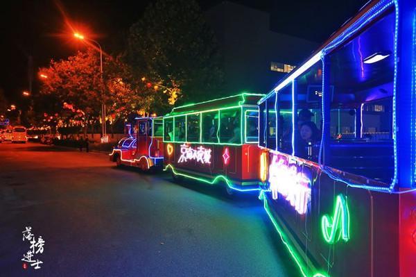 震撼!首届固安光影节来袭,秋季的灯光秀好少见