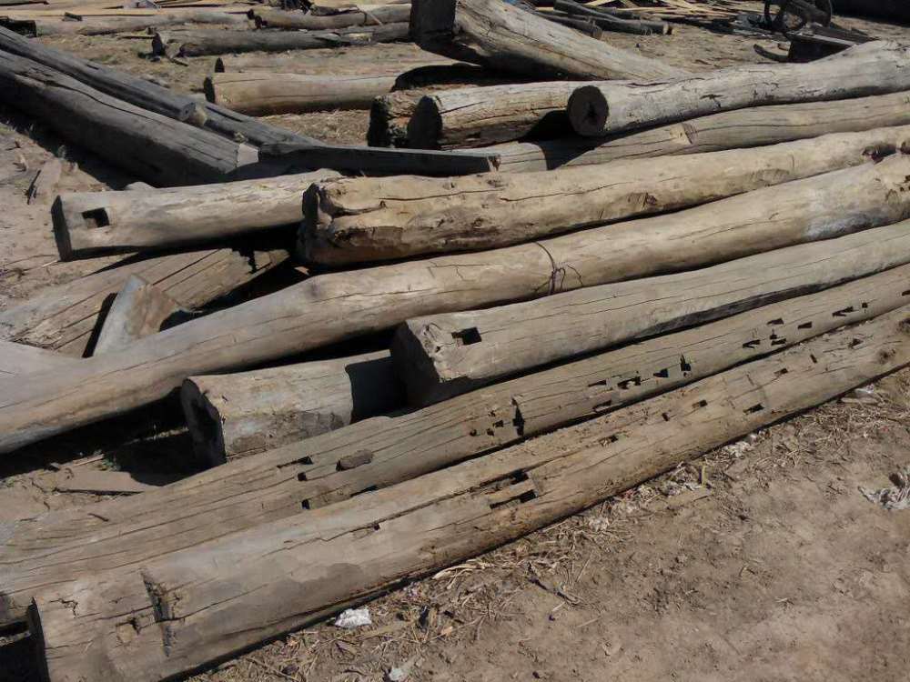 在农村,老人说:老房子拆下来的"旧房梁"能卖钱,一根好几百?