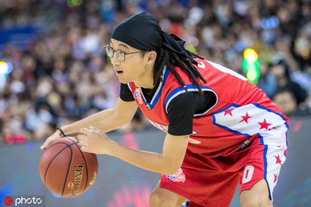 "池棣连线"没成快乐篮球来凑 球场上的池子还在"抛包袱"