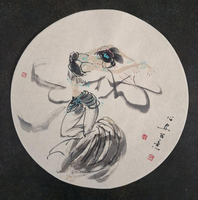 才怨酷暑秋已凉,抛却夏扇换新装.世态炎凉月圆缺,愿如初见勿相忘.