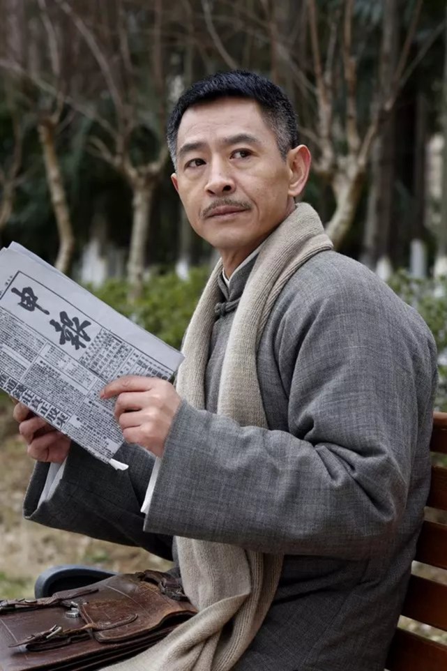 转眼间,电视剧《伪装者》播出已经四年了,而伪装者中黎叔的扮演者郭晓