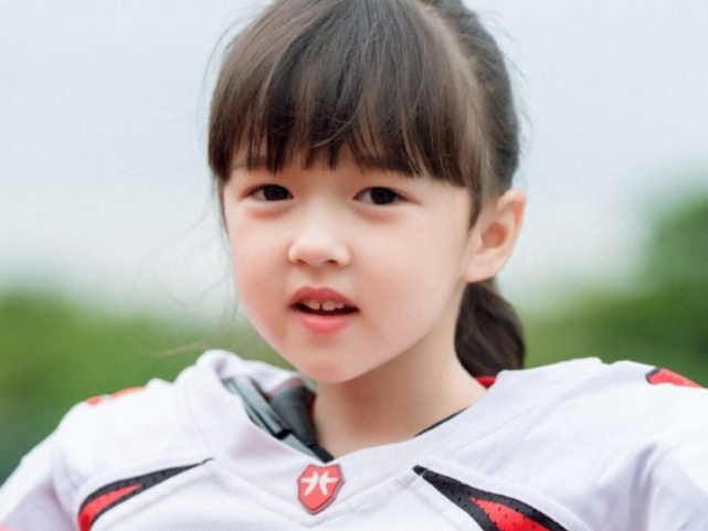 有种软萌叫洪佐伊每一个动作都萌化人心网友比小泡芙可爱