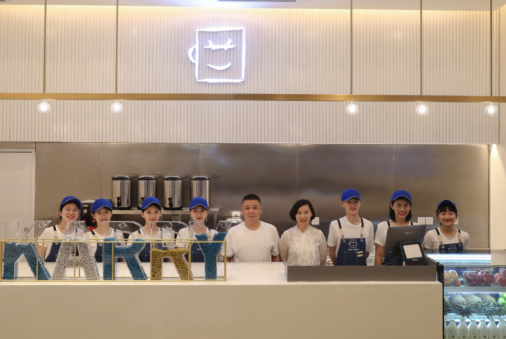 王俊凯奶茶店开两个月了,门口4字暴露经营状况,明星也不过如此