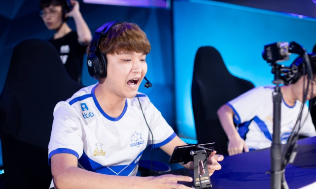 estar赛场教练t将军全程未开口完成bp精通腹语术