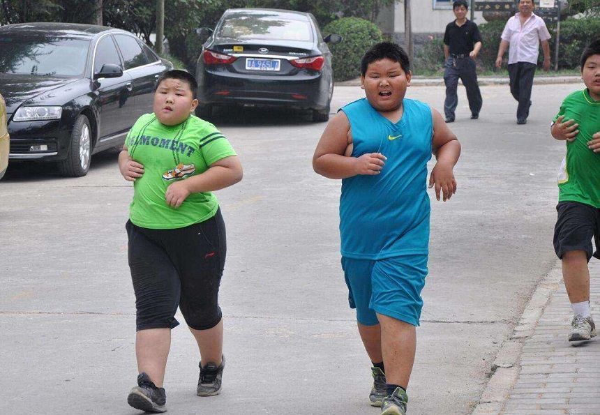 为什么很多小孩又胖又矮?想让孩子长高,这些因素也很重要
