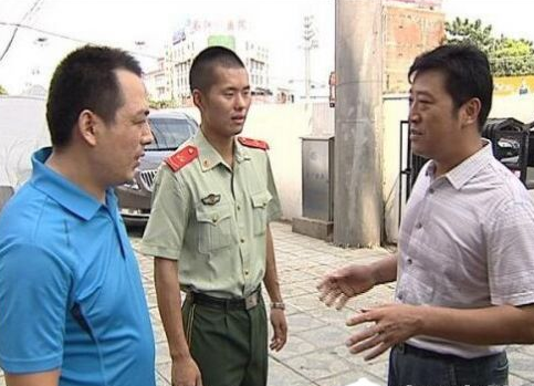 对此呼和浩特市出租车行业协会奖励张海兵500元现金,并将其事迹宣传.