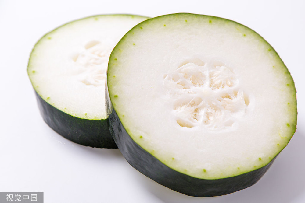 切开一个冬瓜扔一半,厨师:保存冬瓜有窍门,只需一点白酒就搞定