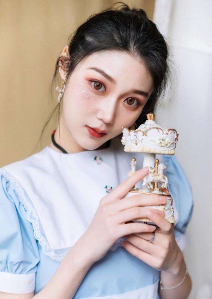 如玉脂般的雪肌肤色奇美