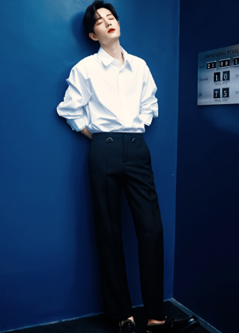 别人穿豆豆鞋就是精神小伙,肖战穿上豆豆鞋却不反感,实名双标