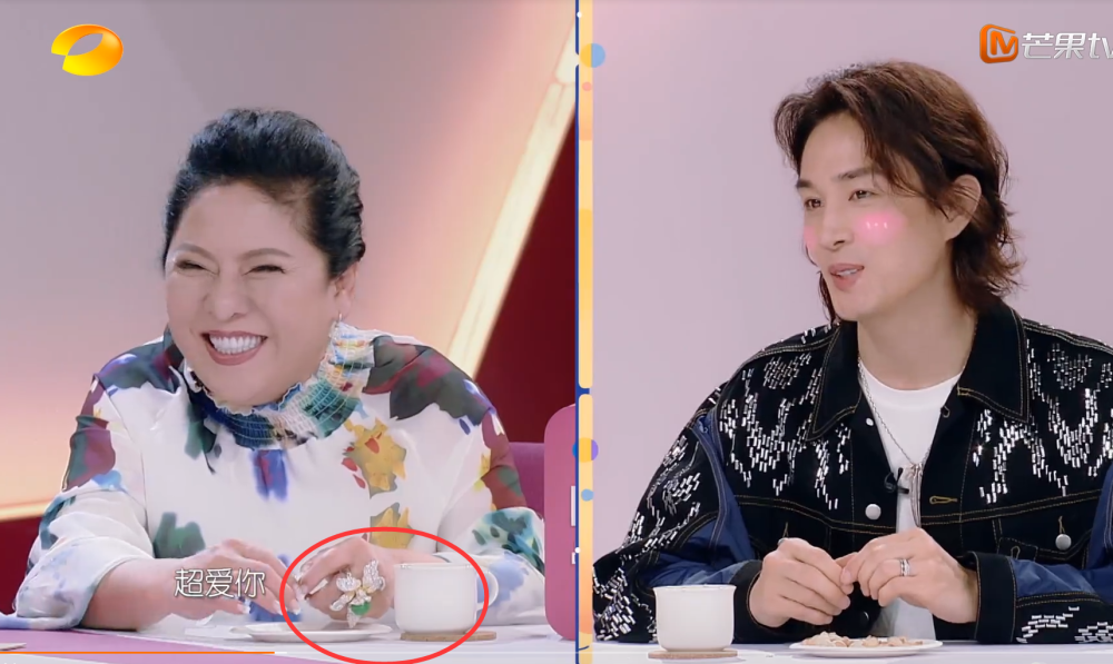 向太录制综艺节目,有谁注意她手上的水晶戒指?大到让人无法想象