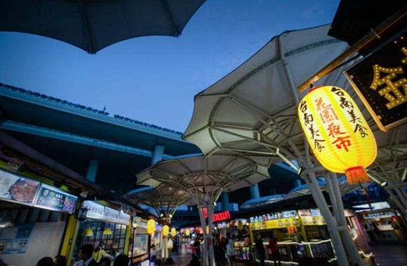 夜市美食、零点电影 夜上海原来这么精彩