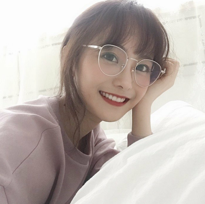 小清新·文艺·女生头像:你是尘世中的人,回忆便是你的影