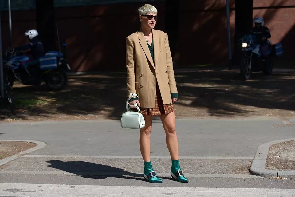 时髦,高级,显品位!valextra新出的这款包真的好美哦!