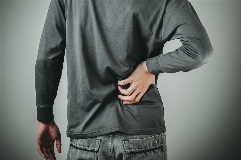 很多男人不把腰疼当回事再看已变癌男人的两种痛绝不可忽视