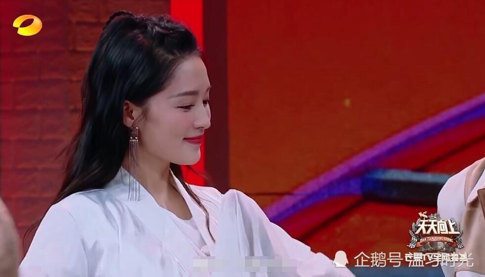 李沁未忘戏曲基本功与王一博互动好美大张伟一句放逗乐观众