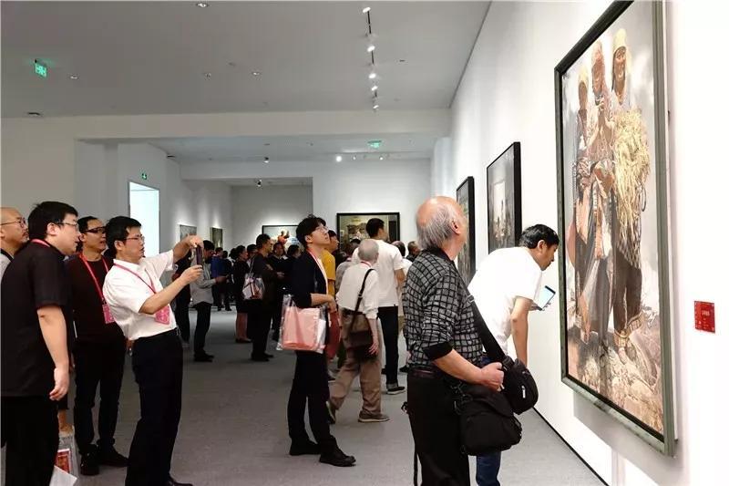 十三届全国美展油画作品展首次走进重庆 腾讯新闻