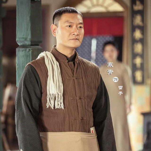 雷子是寒青演绎得,他的母亲可能大家认识,是一个著名的演员伯寒.