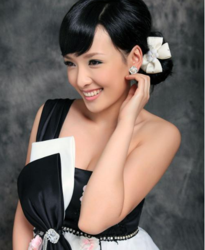 《乡村爱情》里的"香秀",因演技被赵本山夸奖,却因容貌被质疑