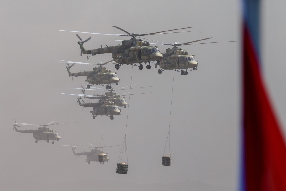 参演的俄军米-8直升机群.