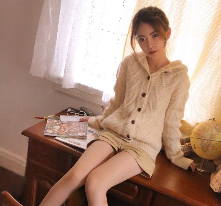 "反冲斗士"周淑怡,发少女风写真,吃面姿势有点可爱,先收藏了