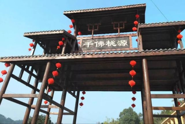 14白塔園白塔園位於簡陽城南,園內聖德寺白塔是全國重點文物保護單位