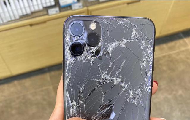 一万多元的iphone 11碎了,没想到维修成本这么高