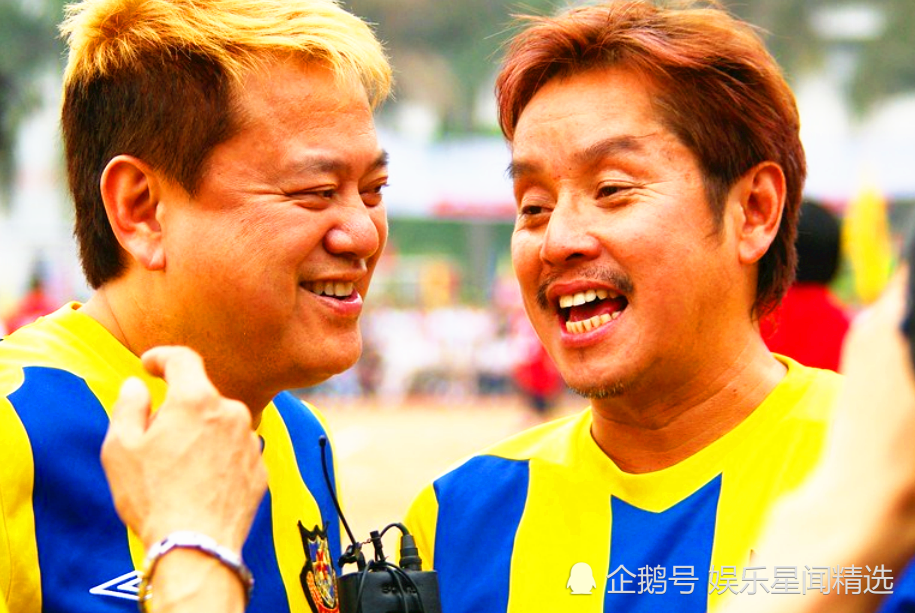 陈百祥与谭咏麟今年已经69岁的谭咏麟,由于经常与老友陈百祥,郭富城