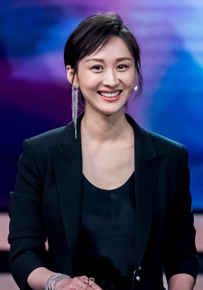 1983年的演员练练,端庄大气的样子很贤惠,片约不断却一直很难火