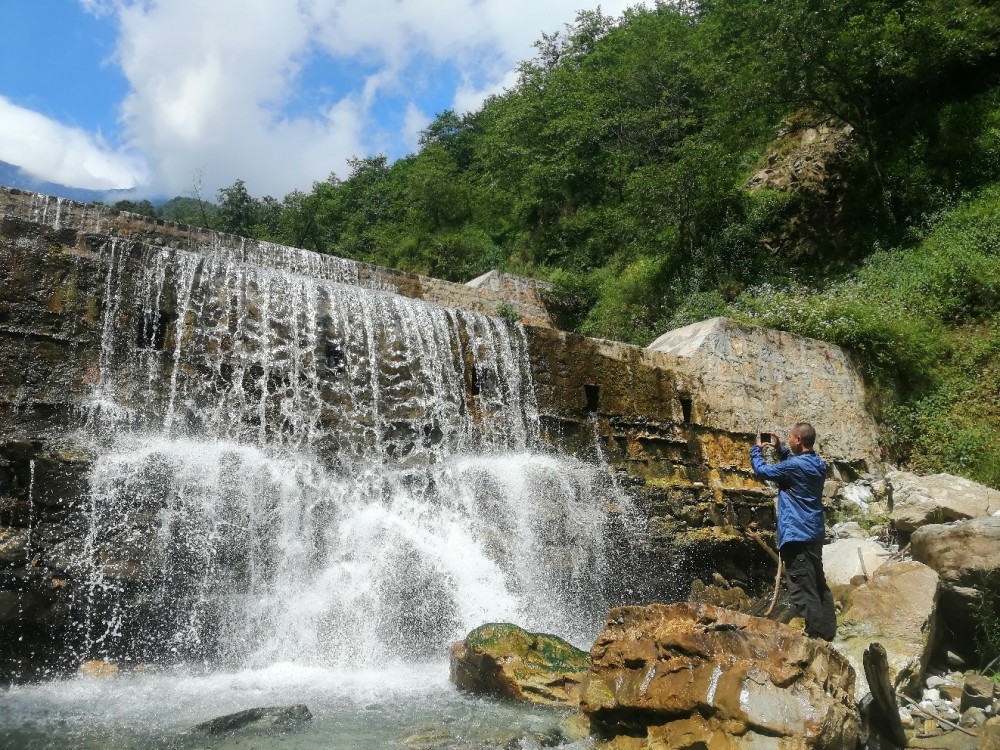 七言八句诗:大理苍山白石溪瀑布