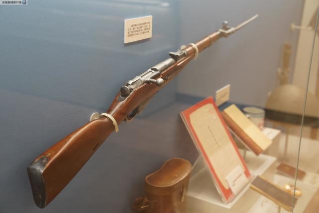 △抗美援朝期間，中國人民志愿軍著名冷槍手張桃芳單兵作戰32天，斃傷“聯合國軍”214名，創造了冷槍殺敵的最高紀錄。這是他使用的蘇聯造M1944式7.62毫米步馬槍。