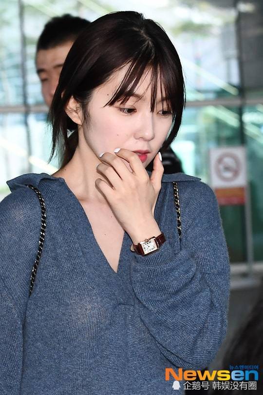 清纯美爆发!redvelvet 裴珠泫"机场照"宛若大学生