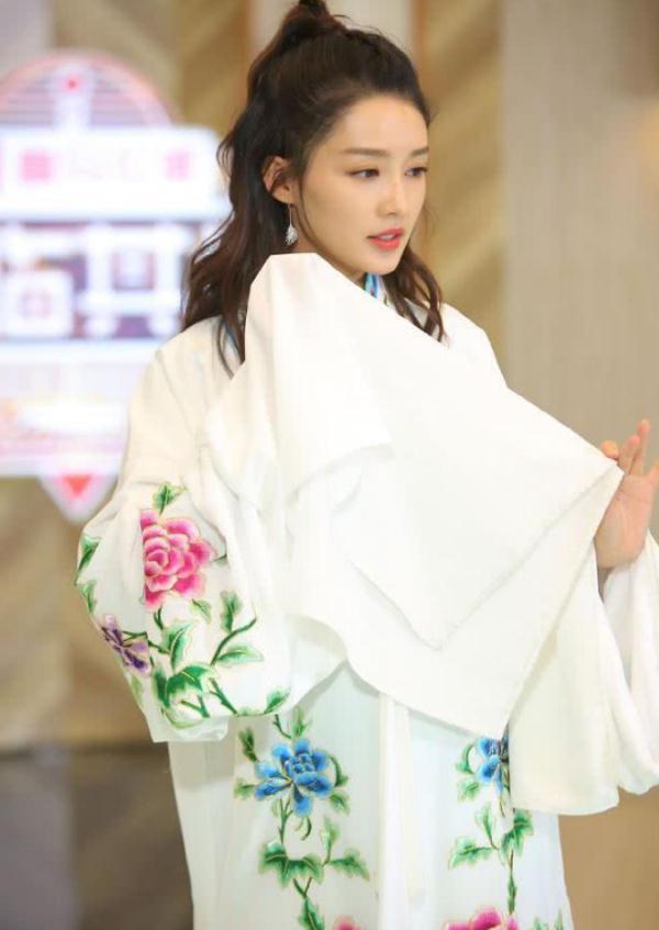 《天天向上》李沁跳舞,谁注意到王一博的表情?钱枫的总结很到位